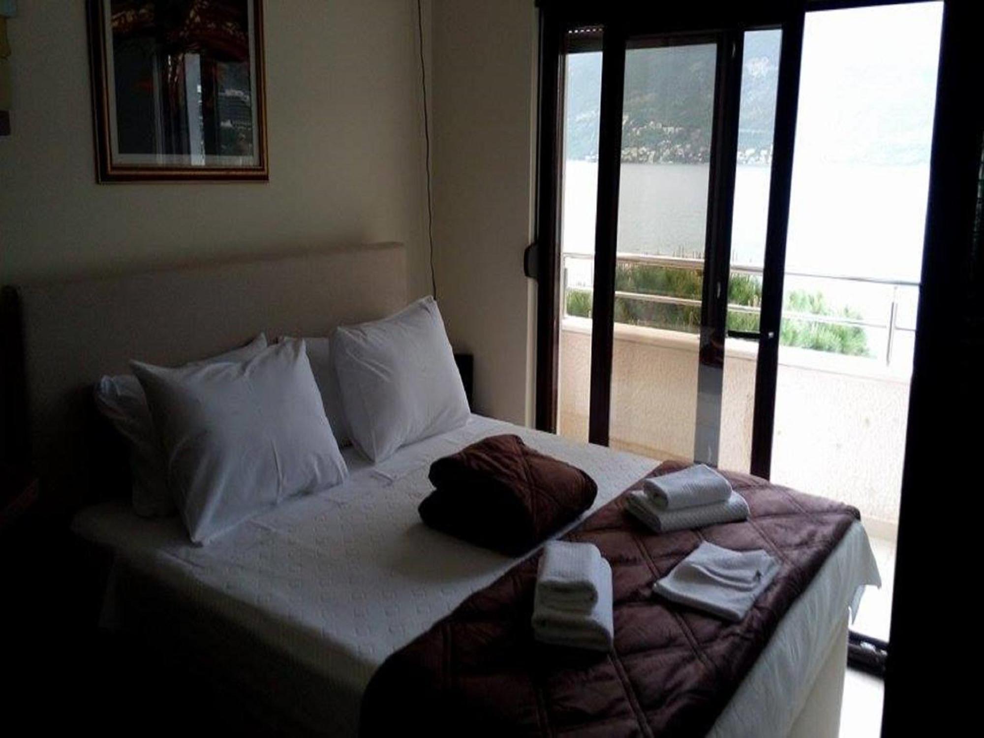 Apartments Twins Herceg Novi Phòng bức ảnh